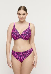 Roze en zwart bikini set met zebraprint, bestaande uit een plunge-bh met verstelbare bandjes en een bijpassende hooggesneden bikinibroekje. Zachte stof.