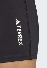adidas Performance Pantalón corto de deporte - black