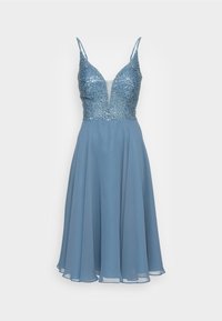 Blå klänning med en figursydd bodice täckt av paljetter och en djup V-ringning. Flödande kjol av genomskinligt tyg, med justerbara spaghettiaxlar.