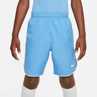 Helles blaues Sportshorts aus glattem Stoff, mit einem elastischen Bund und einem weißen Nike-Logo am linken Bein.