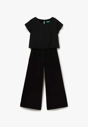 Zwarte korte mouwen crop top met bootnek en wijdvallende hoge taille broek, plat gelegd op een witte achtergrond.