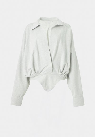 Φωτεινό γκρι κορμάκι με μακριά μανίκια, ανοιχτό γιακά, άνετο πάνω μέρος και ελαστική μέση.