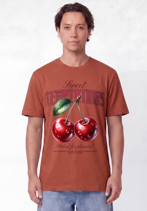 watapparel, SWEET TEMPTATIONS UNISEX - T-shirt imprimé - heritage brown