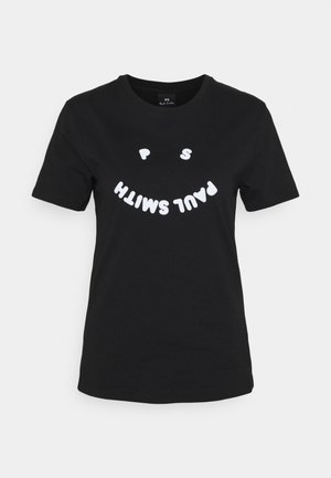 Musta puuvillainen T-paita, jossa on suuri valkoinen taaksepäin käännetty hymiökuvio, johon on integroitu "PAUL SMITH" -teksti hymyn kohdalle. Lyhyet hihat.