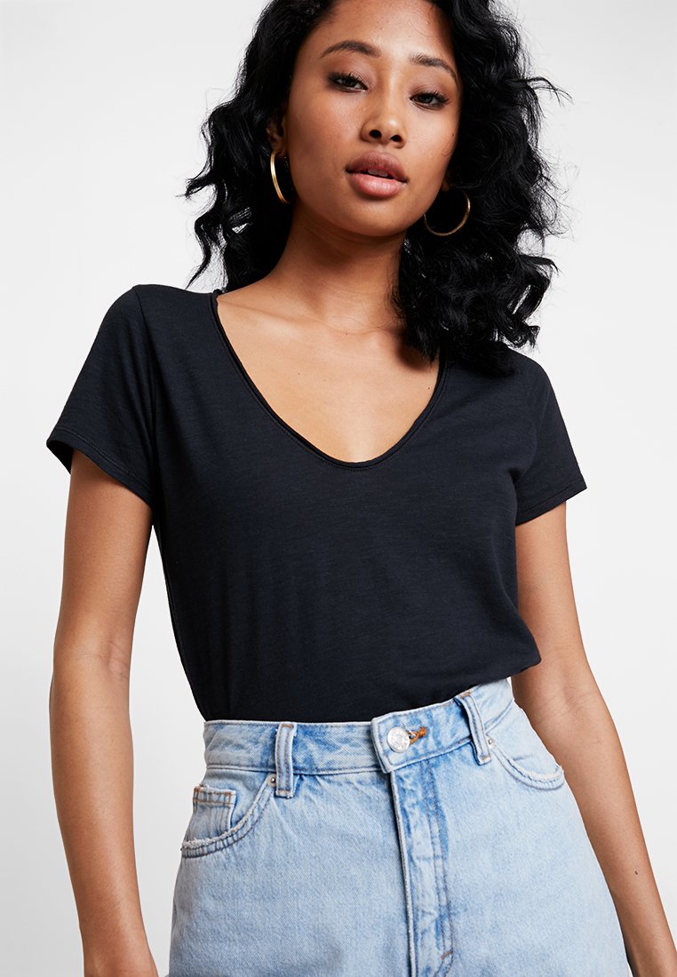 Abercrombie & Fitch SLEEVE ICON TEE T shirts black Abercrombie & Fitch SLEEVE ICON TEE - T-shirts - grey