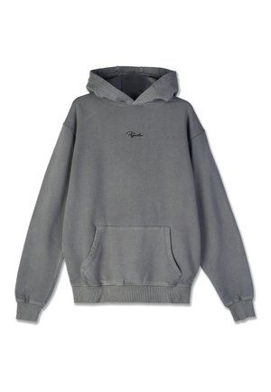 Grijze hoodie met een frontzak en een klein zwart scriptlogo in het midden van de borst, lange mouwen en ribgebreide manchetten en onderkant.