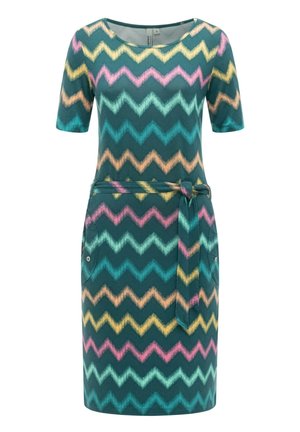 Blågrønn kjole til knelengde med flerfarget sikksakkmønster, korte ermer, rund halslinning, sidelommer med knapper og et matchende belte i samme stoff.