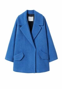 Abrigo de mezcla de lana azul con cuello de muesca, hombros caídos y dos bolsillos frontales. Acabado texturizado con una silueta relajada.