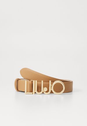 Cintura in pelle color cuoio con una fibbia lucida tono oro che presenta il testo "LIU.JO." Il cinturino ha una texture liscia e un design classico.