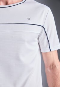 Pier One Sport Jednoduché tričko - off-white