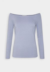 Vaaleanlila pitkähihaisen puseron off-the-shoulder-malli. Valmistettu pehmeästä kankaasta, siinä on yksinkertainen, vartalonmyötäinen muoto ja sileä rakenne.