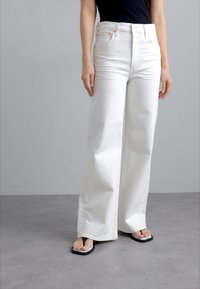 Citizens of Humanity PALOMA BAGGY - Flared jeans - pearl white
