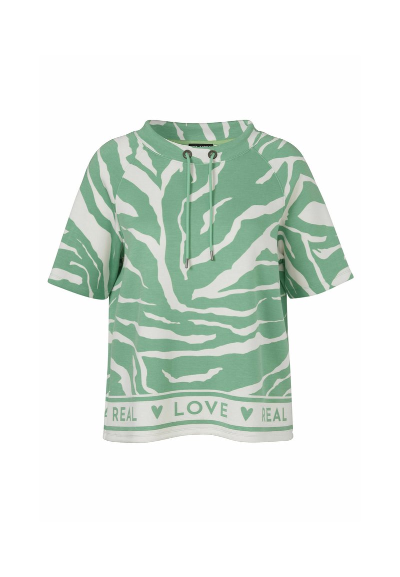 Groene sweatshirt met korte mouwen, voorzien van witte zebrapatronen, een trekkoordhals en een label aan de onderkant met de tekst "ECHTE LIEFDE ECHT".