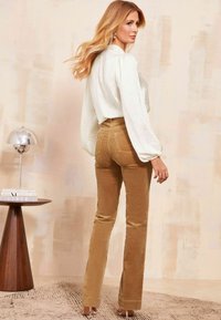 Friends Like These HIGH WAIST POCKET - Auduma bikses - brown corduroy