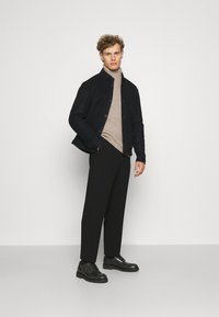 DRYKORN ARVID - Camisola - braun