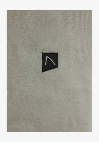 Kijelölve, light grey