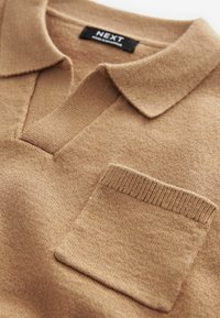 Next SHORT SLEEVE TROPHY NECK POLO - REGULAR FIT - Polo majica - tan brown