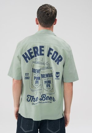 REGULAR FIT - BREWDOG PRINTED SHORT SLEEVE WITH CUBAN COLLAR . - Chemise - sage green