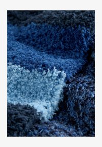 Ausgewählt, blue stripe