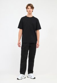 Terranova CARGO - Jeans a sigaretta - nero denim