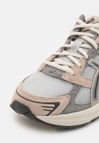 ASICS SportStyle GEL-1130 - Matalavartiset tennarit - oyster grey/clay grey