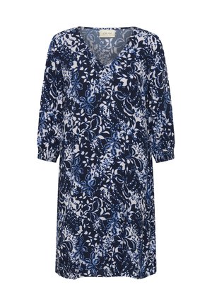 Granatowa sukienka w kwiatowy wzór w bieli i jasnoniebieskim kolorze. Posiada dekolt w serek oraz rękawy o długości do połowy przedramienia z marszczonymi mankietami.