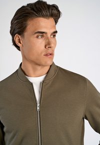 Lindbergh SUPERFLEX  - Bomberjacke - true army