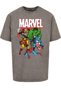 Šedé bavlněné tričko s barevným grafickým potiskem superhrdinů Marvel: Hulk, Thor, Iron Man, Captain America a Spider-Man na červeném pozadí.