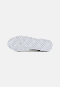 Thumbnail Image 8