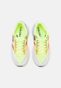 New Balance FUELCELL REBEL V4 - Road running shoes - white