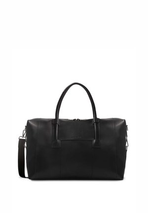 Borsa da viaggio in pelle nera con manici doppi e tracolla regolabile. Presenta una texture liscia e una chiusura superiore con zip.