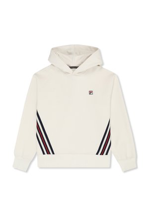Sudadera blanca con capucha, con rayas diagonales negras y rojas cerca de la cintura y un pequeño logo de Fila en el pecho izquierdo.