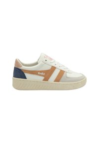 Weißer Sneaker mit orangefarbenen und blauen Akzenten, aus strukturiertem Leder und Wildleder, runder Zehenform und einer gemusterten Gummisohle. Logo an der Seite.