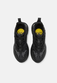 Buffalo TRIPLET GLAM - Joggesko - black/silver