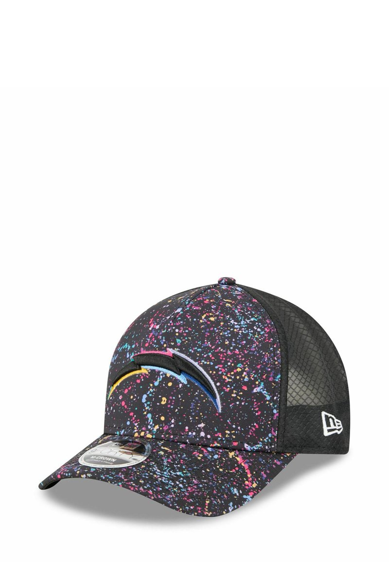Casquette noire avec un motif éclaboussé coloré. Elle présente un logo brodé proéminent en bleu et jaune, ainsi qu'un dos en mesh pour la respirabilité.