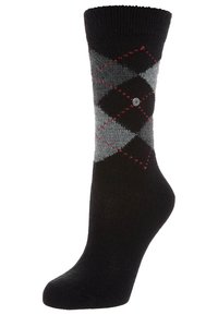 Calzino con motivo argyle in nero e grigio con accenti rossi, realizzato in materiale lavorato a maglia, con un polsino rinforzato e un piccolo bottone decorativo.