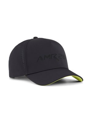Casquette de baseball noire avec une visière incurvée et un lettrage en relief subtil à l'avant indiquant "AMR26,", avec un dessous de visière jaune néon.