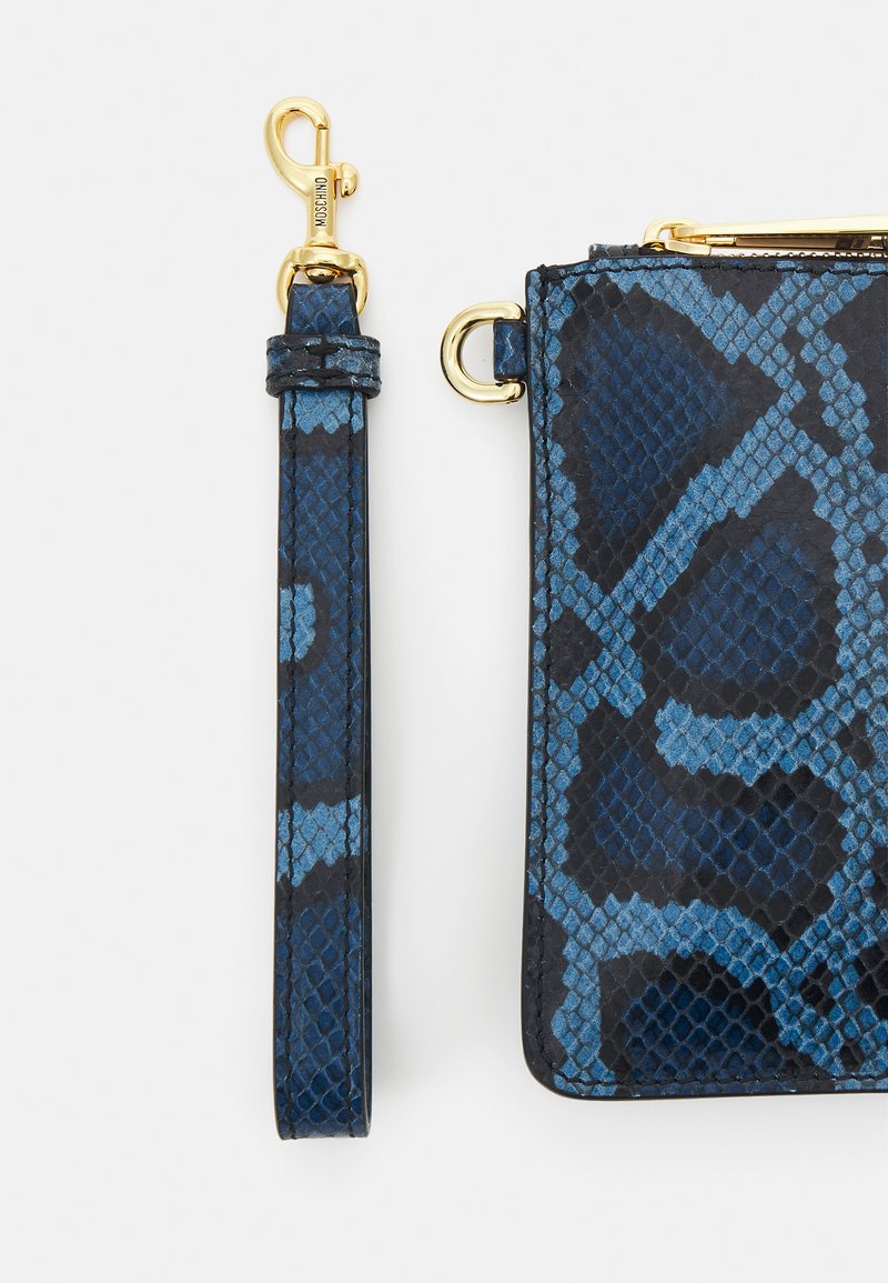 Damen Handtaschen | MOSCHINO LOGO UNISEX Clutch blue/blau - CY49531 Damen Handtaschen | MOSCHINO LOGO UNISEX Clutch blue/blau - CY49531