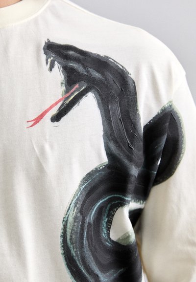 Roberto Cavalli PAINTED SNAKE COOL FIT - Print T-shirt - ivory