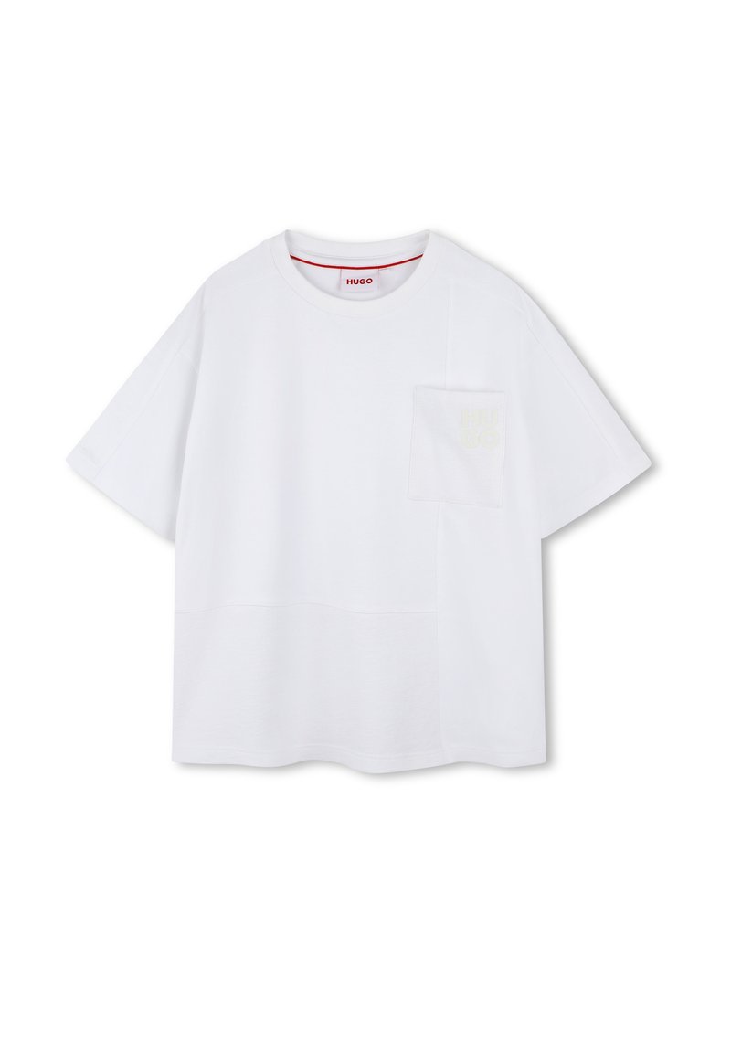 T-shirt bianco in cotone con una vestibilità ampia, maniche corte e taschino frontale. Presenta un ricamo del logo discreto sulla tasca.
