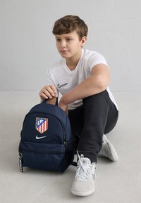 Nike Performance ATLETICO MADRID ATM MINI UNISEX - Squadra - obsidian/white