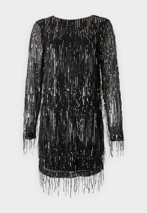 Robe noire à manches longues, recouverte de sequins verticaux et de franges. Présente un col rond et une silhouette droite. Texture douce.