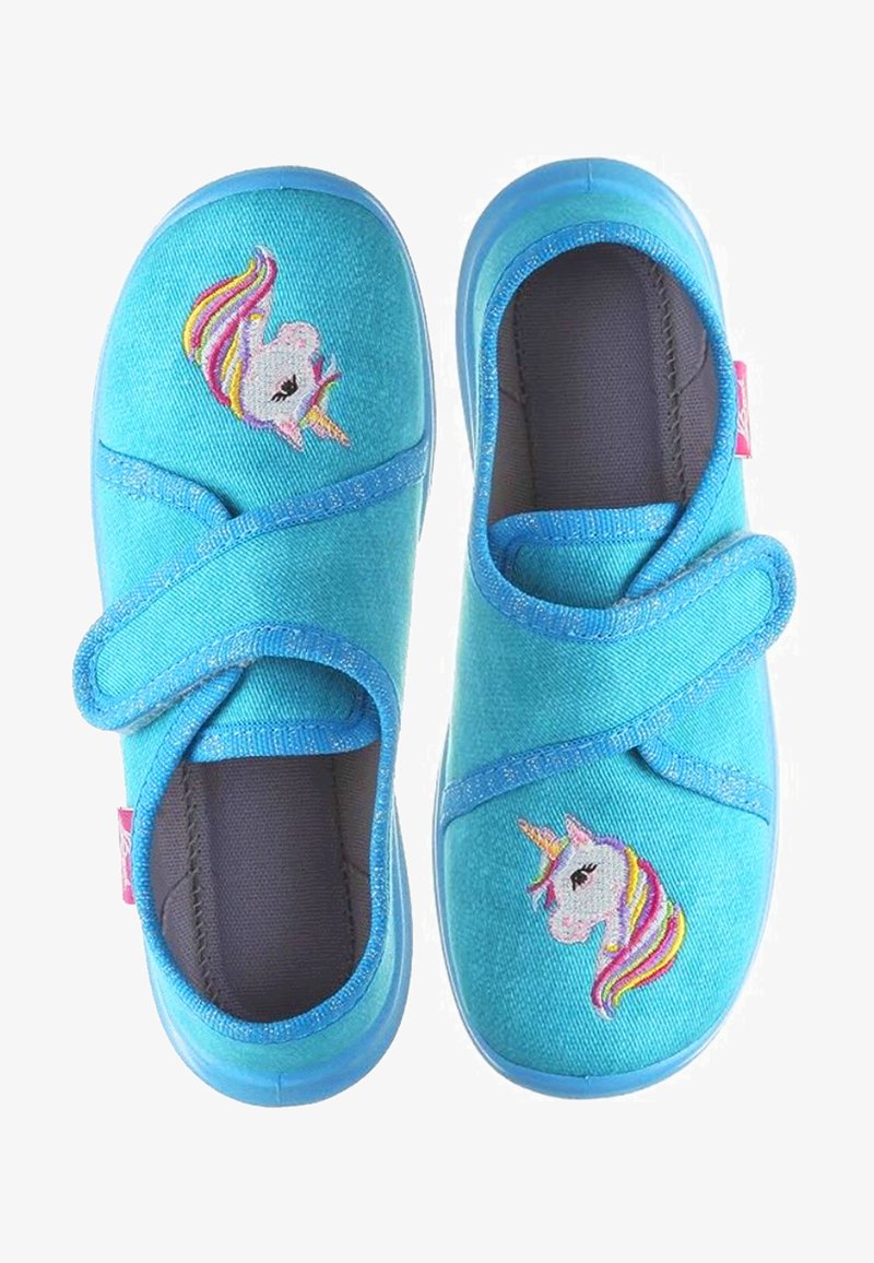 Blaue Stoffschuhe mit einem Klettverschluss, die ein gesticktes Einhorn-Motiv zeigen. Weicher Textil, runde Zehenform und gepolsterte Innensohle.