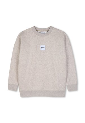 Lichtgrijze trui met lange mouwen, geribde manchetten en zoom, met een klein wit vierkant patch met het woord "BOSS" op de borst.