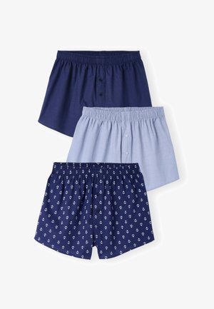 Tres pares de bóxers de hombre con cintura elástica en azul oscuro, azul claro y azul marino con diseños de anclas blancas, cada uno con una bragueta con botones delanteros.