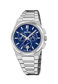 Silverfärgad rostfritt ståls klocka med en blå texturerad urtavla, som har tre subdials, datumsdisplay och lysande timmarkörer.