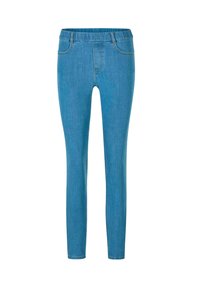 Hellblaue Slim-Fit-Denim-Jeans mit Vorderentaschen, Gürtelschlaufen und sichtbaren Nähten, auf einem weißen Hintergrund präsentiert.