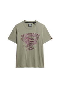 Oliwkowa bawe�łniana koszulka z dużym różowym grafikiem orła z napisem "SUPERDRY" oraz tekstem na banerze pod spodem. Okrągły dekolt.