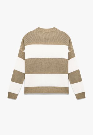 Sweter dzianinowy z poziomymi paskami w oliwkowym zielonym i białym kolorze. Okrągły dekolt, długie rękawy, ściągacz u dołu i luźny splot.