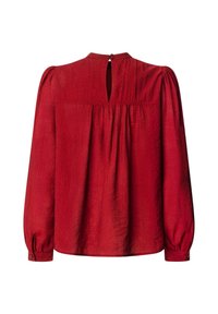 Blusa rossa con tessuto texturizzato, maniche lunghe a sbuffo, schiena con apertura a chiave e chiusura a bottone, e dettagli arricciati sulle spalle.